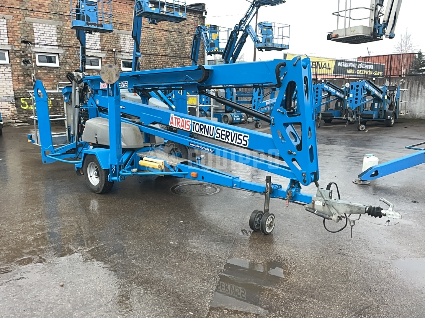 Genie TZ-50 Hybrid w/Drive (17m) - - Used Trailer-Mounted Boom Lift