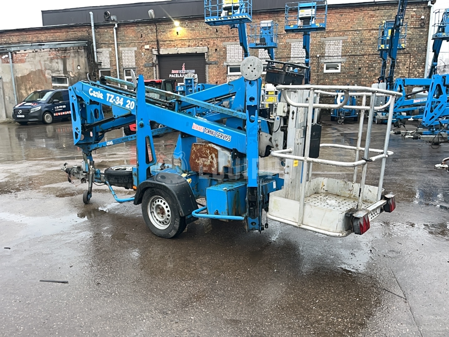 Genie TZ34 (12m) - - Gebruikte Trailer-Mounted Boom Lift