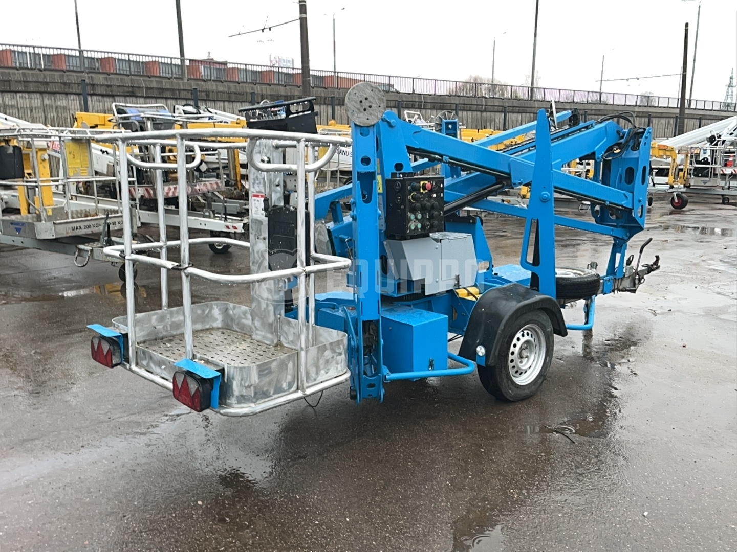 Genie TZ34 (12m) - - Used Trailer-Mounted Boom Lift