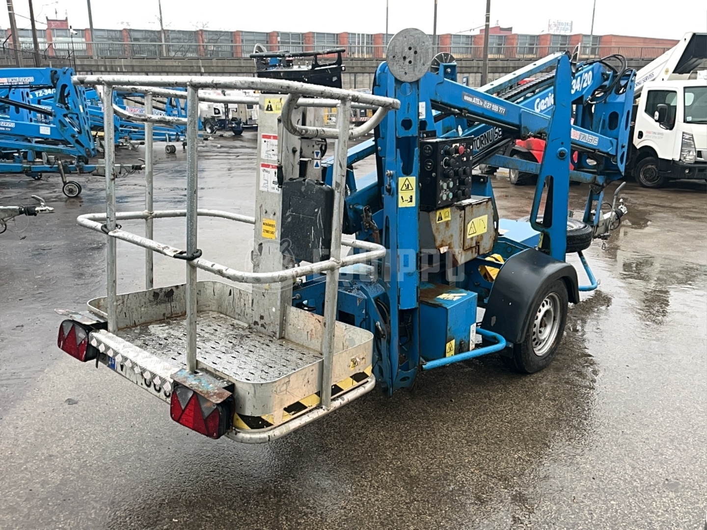 Genie TZ34 (12m) - - Gebruikte Trailer-Mounted Boom Lift