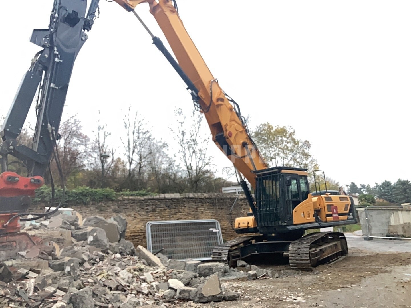 Hyundai HX330L with demolition boom, standard boom & shear  - - Used Demolition Excavator