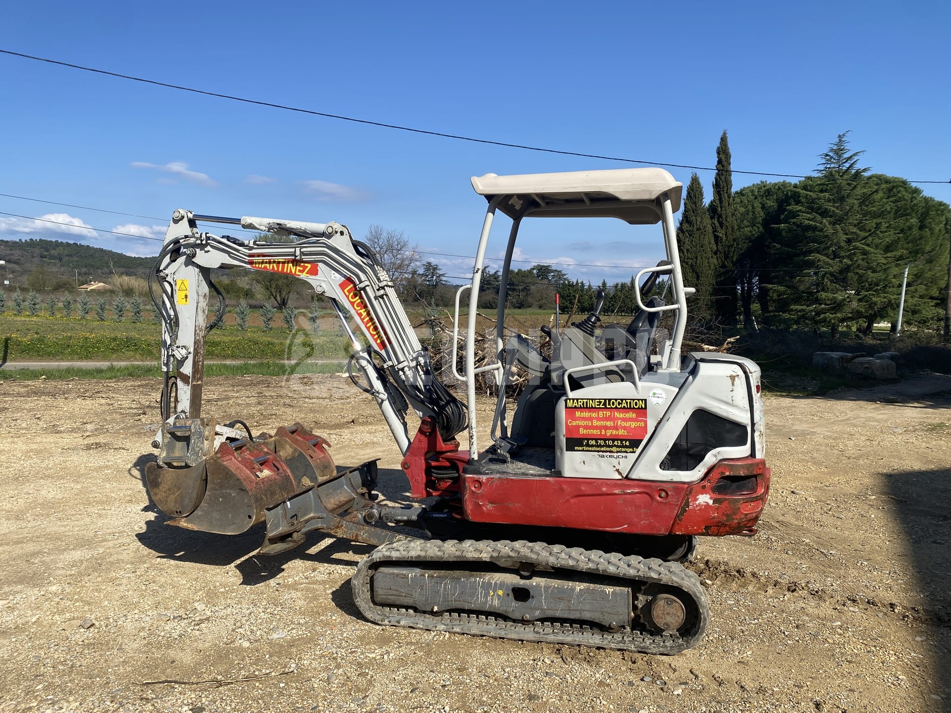 Takeuchi TB225 with 3 buckets and hammer - - Used Mini Excavator < 7t