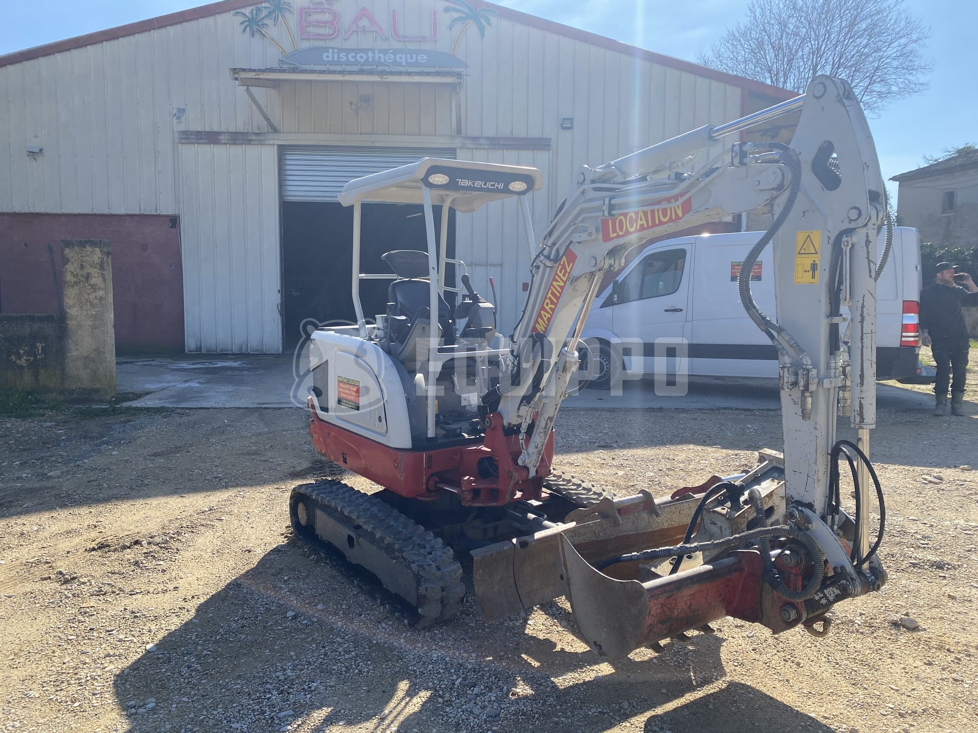 Takeuchi TB225 with 3 buckets and hammer - - Used Mini Excavator < 7t