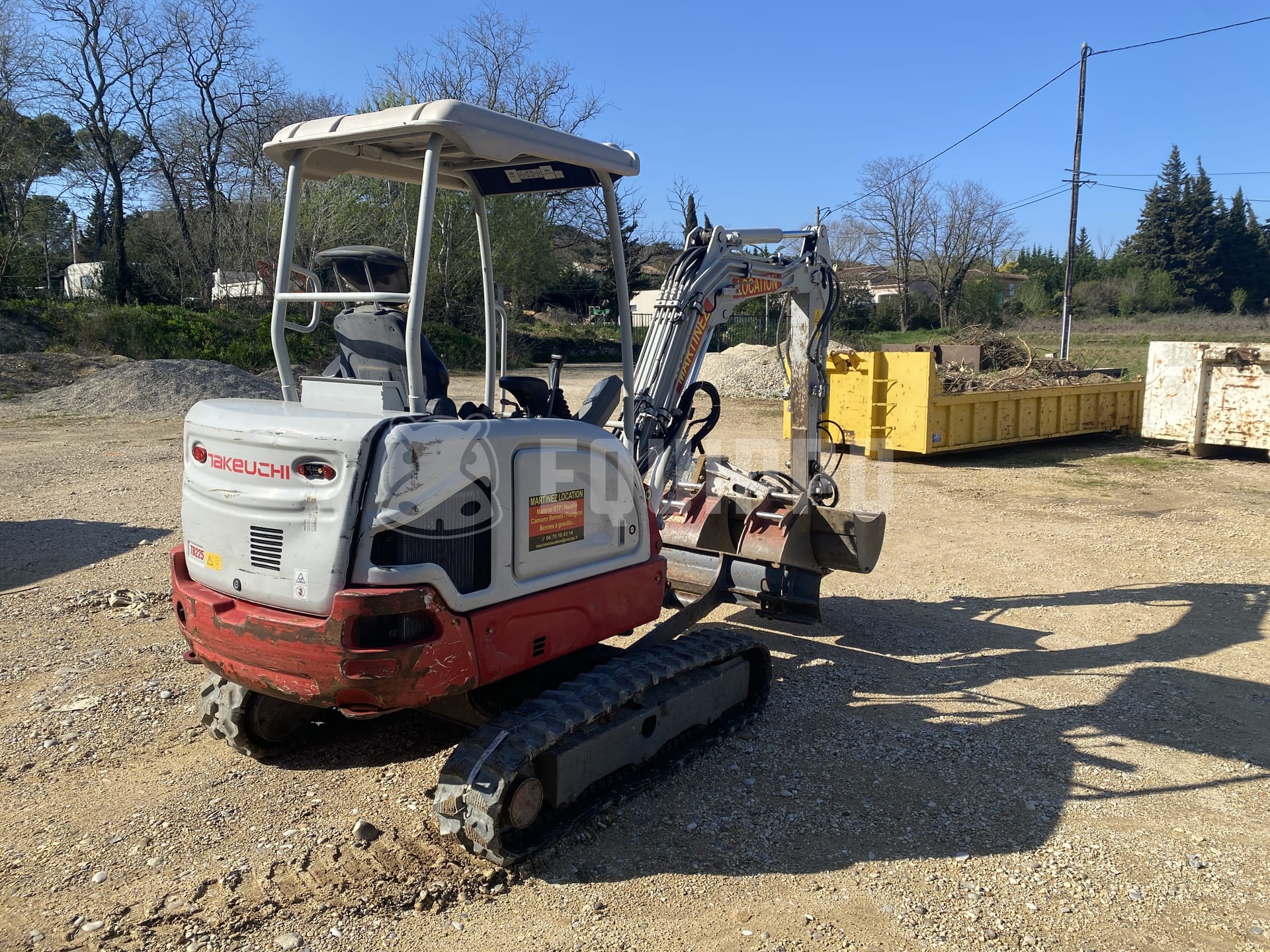 Takeuchi TB225 with 3 buckets and hammer - - Used Mini Excavator < 7t