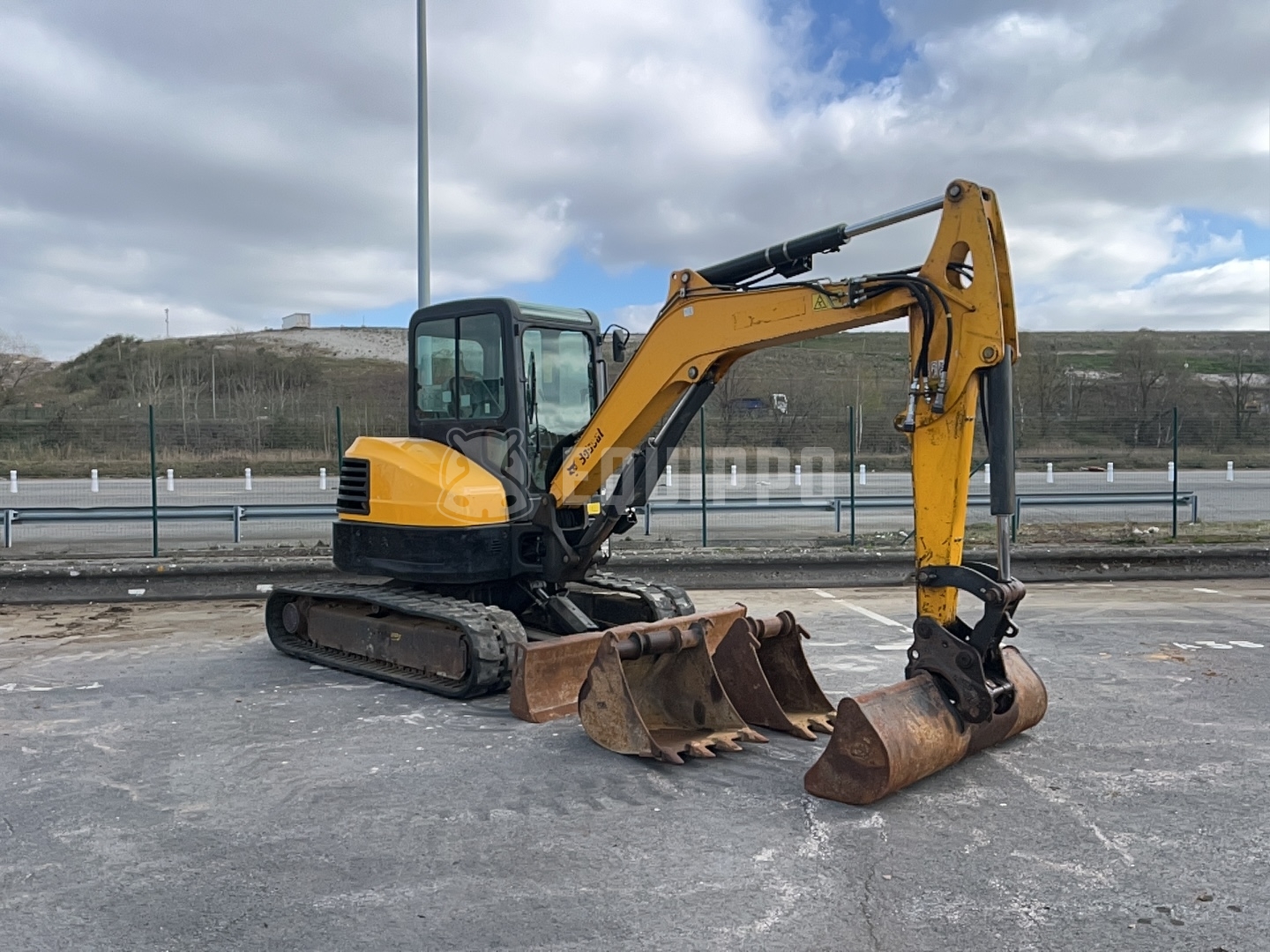 Bobcat E50 5t Mini Excavator with 3 Buckets for Heavy-Duty Excavation - - Used Mini Excavator  < 7t