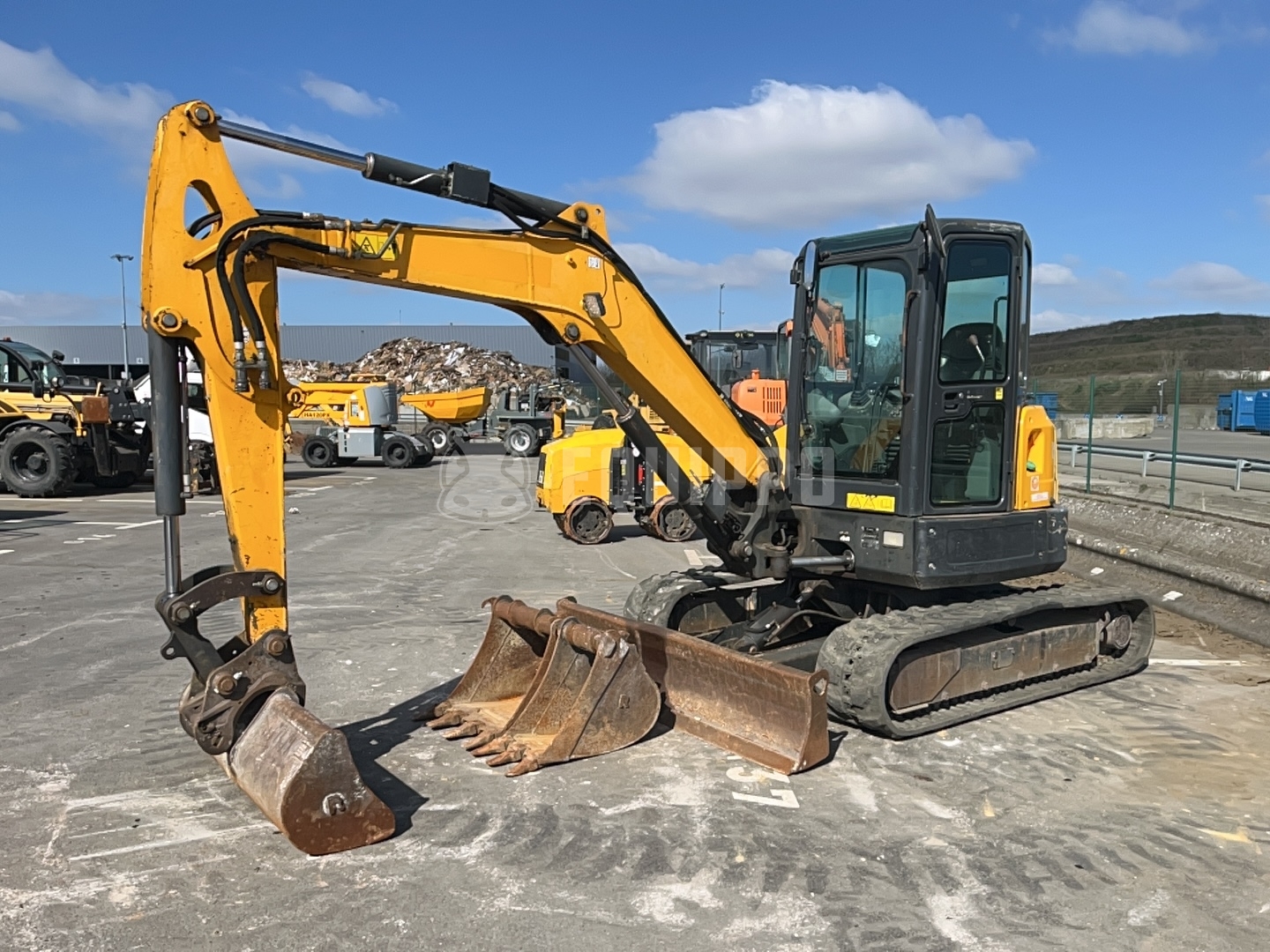 Bobcat E50 - 5t Compact Excavator with 3 Buckets for Versatile Earthmoving - - Used Mini Excavator < 7t