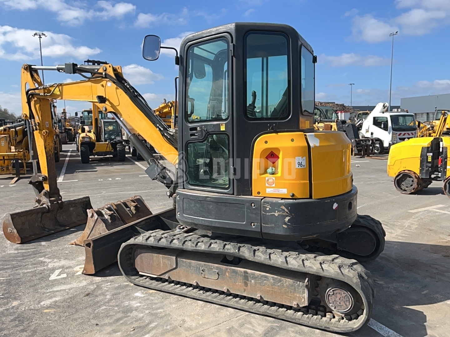 Bobcat E50 - 5t Compact Excavator with 3 Buckets for Versatile Earthmoving - - Used Mini Excavator < 7t