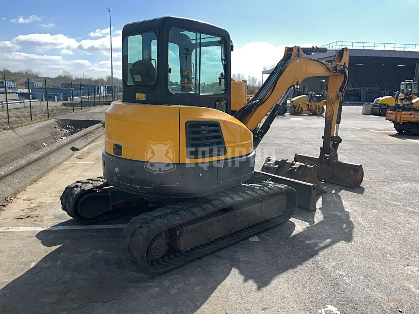 Bobcat E50 - 5t Compact Excavator with 3 Buckets for Versatile Earthmoving - - Used Mini Excavator < 7t