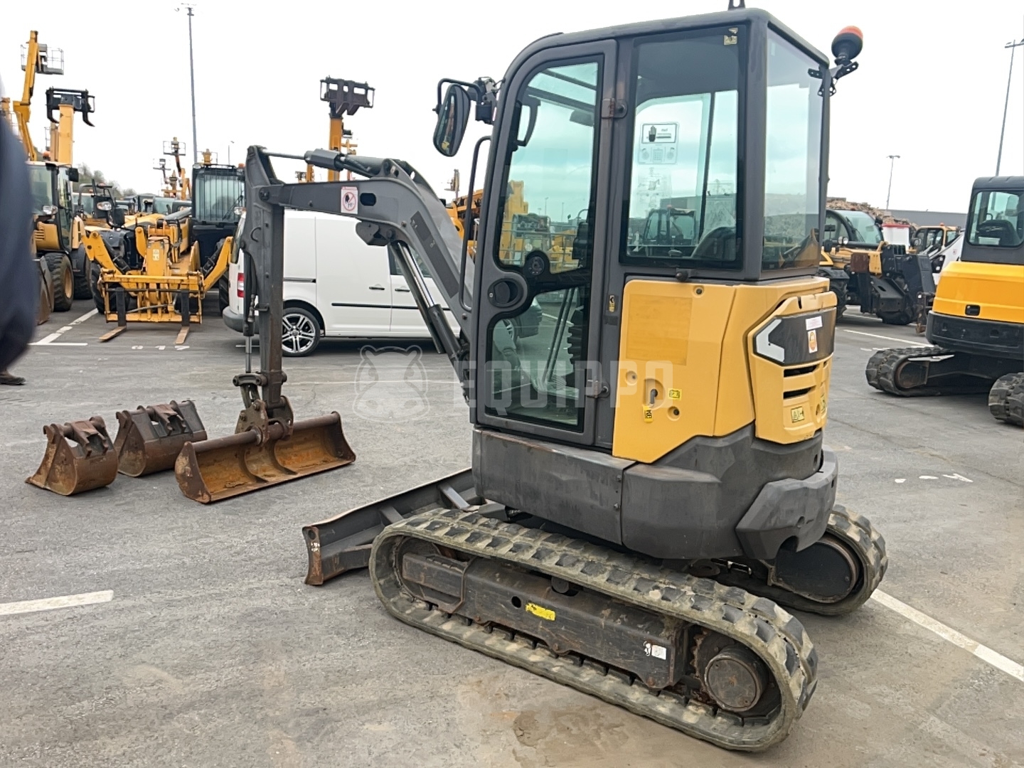 Volvo Ecr 25 D – 2.5t Compact Excavator with 3 Buckets for Efficient Digging - - Used Mini Excavator < 7t