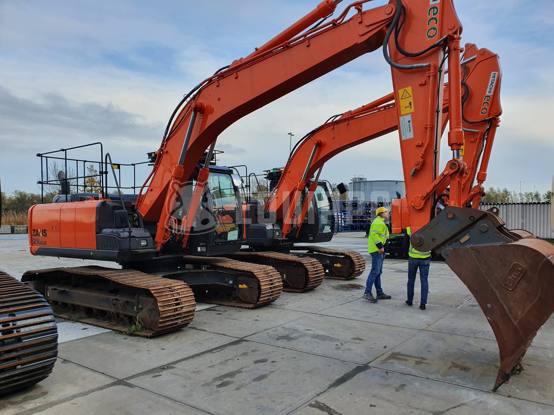 Hitachi ZX210LC-5B  - - Used Tracked Excavator