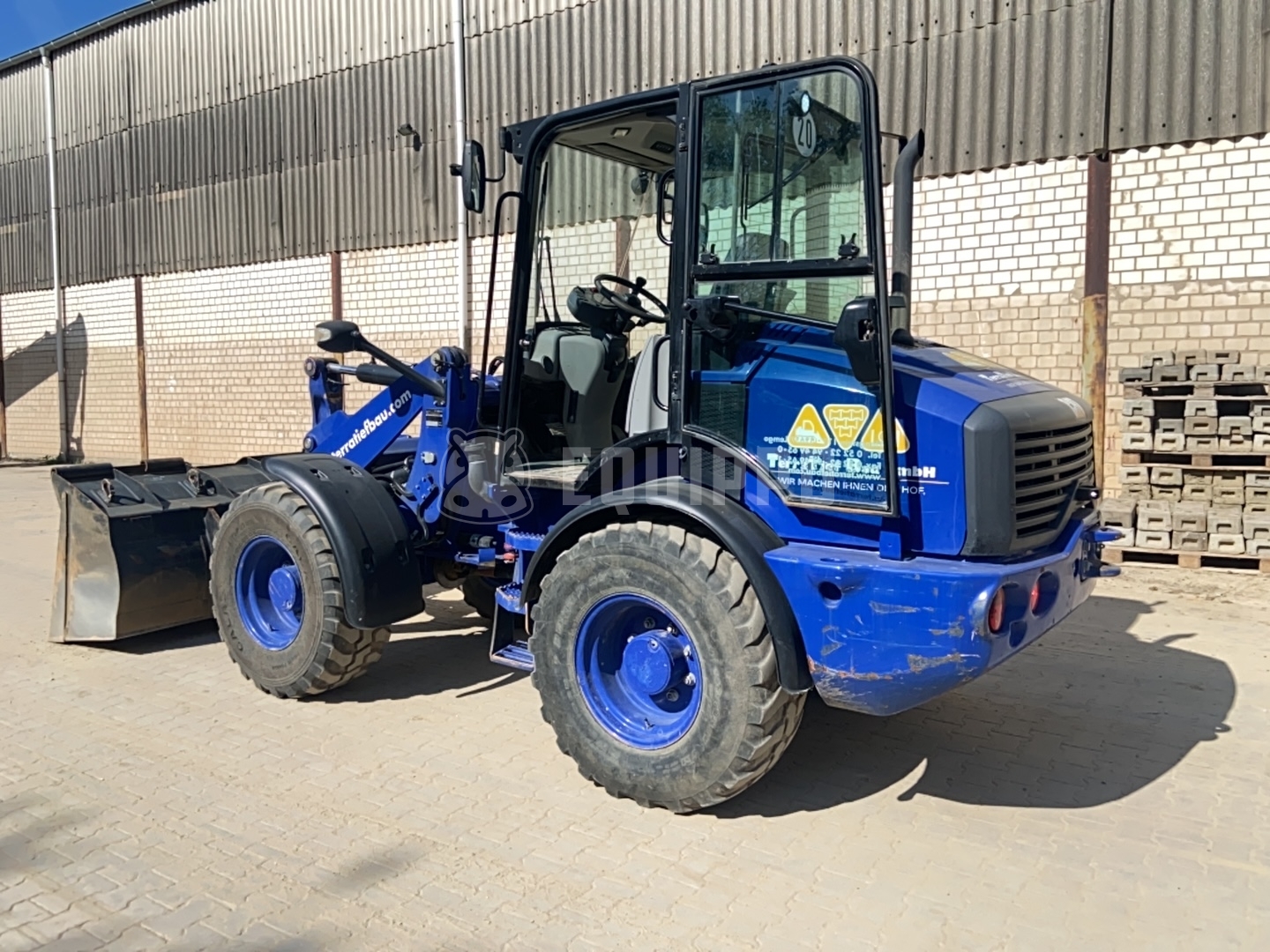 Caterpillar 908M with quickcoupler, bucket and forks - - Used Wheel Loader