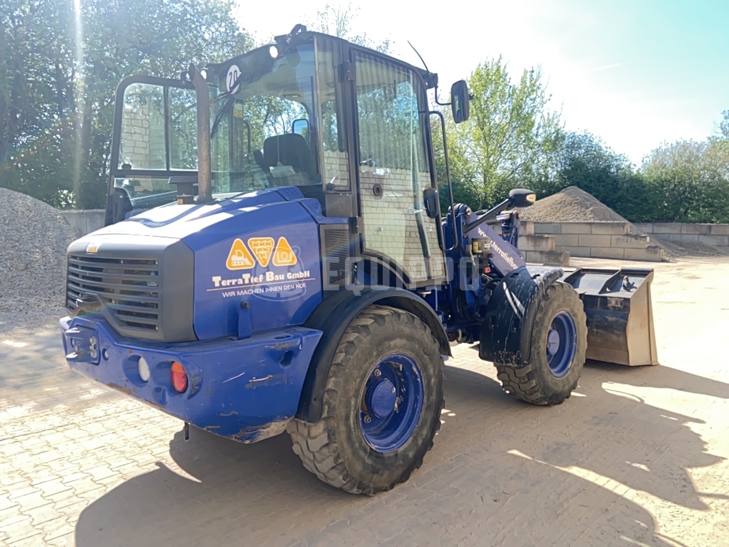 Caterpillar 908M with quickcoupler, bucket and forks - - Used Wheel Loader