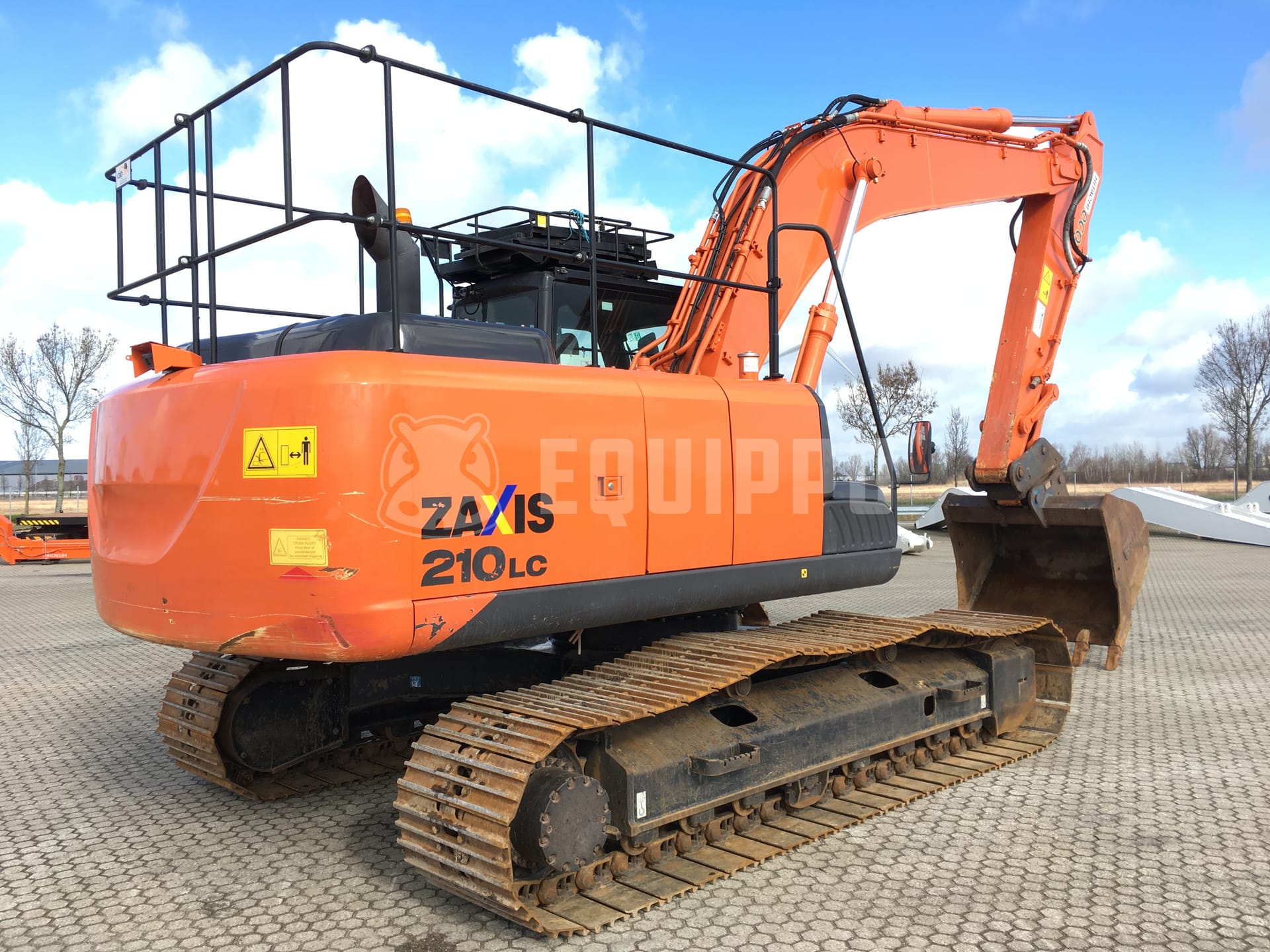 Hitachi ZX210LC-5B  - - Used Tracked Excavator