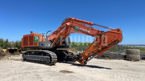 Picture of the Hitachi ZX870-5G with quickcoupler and 2 buckets