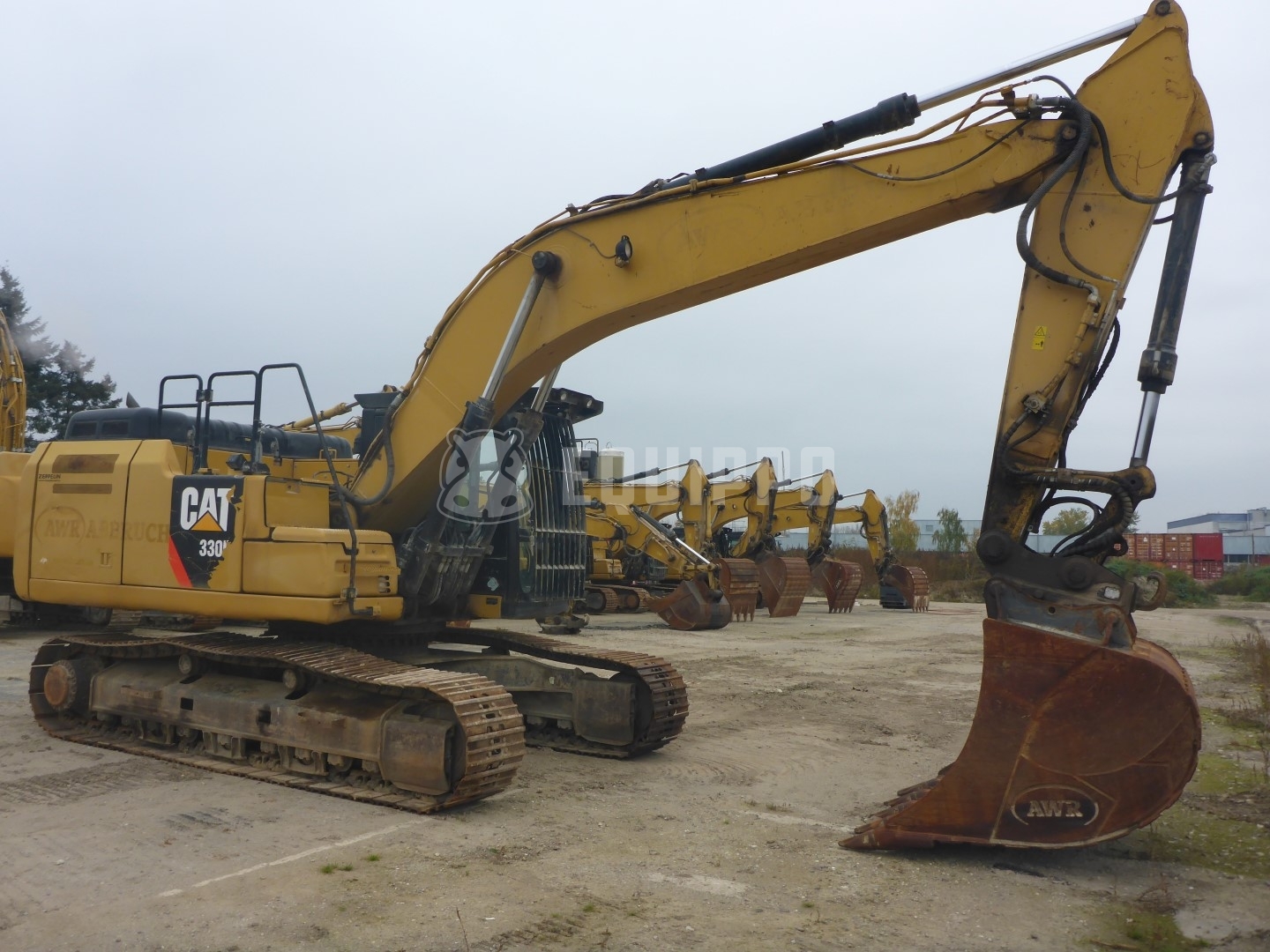 Caterpillar 330 FLN met Oilquick OQ-80 snelkoppeling en Graafbak - - Gebruikte Rupsgraafmachine