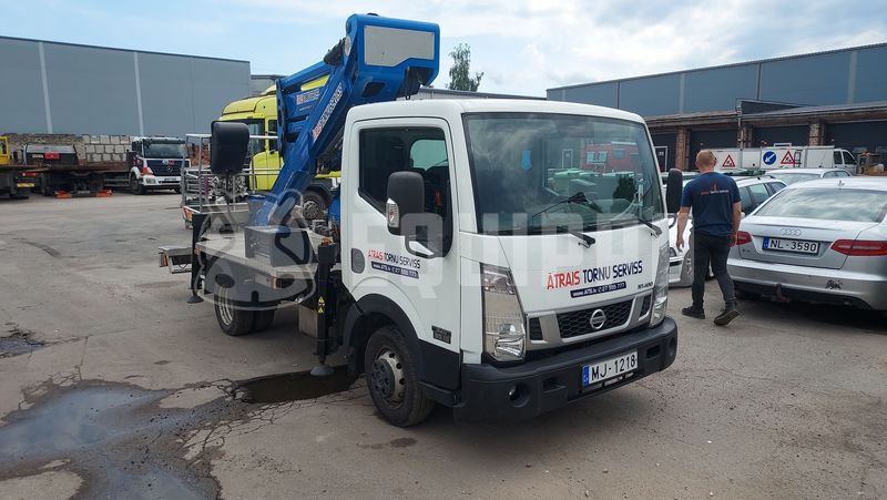 Isoli PNT220NLX en Nissan NT400 - - Plataforma sobre Camión Usada