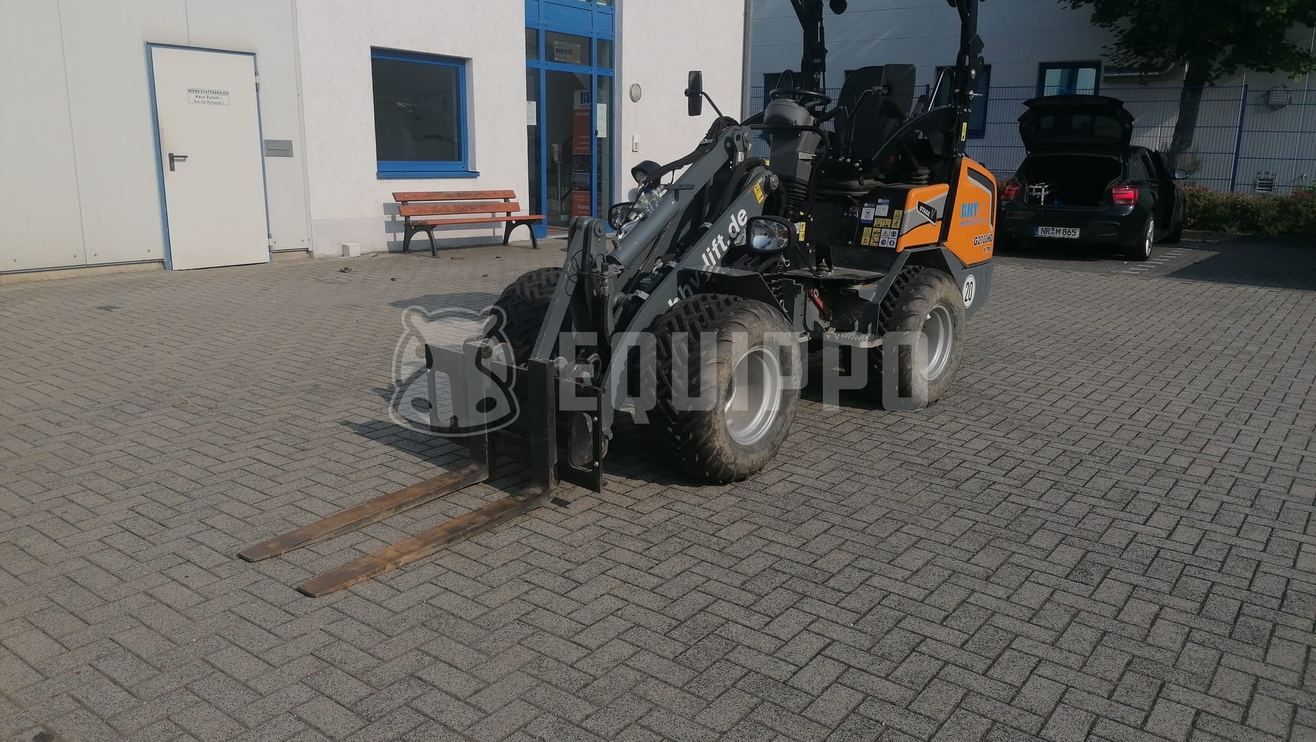 GIANT G2700 X-tra HD with loader bucket and palletfork - - Used Wheel Loader