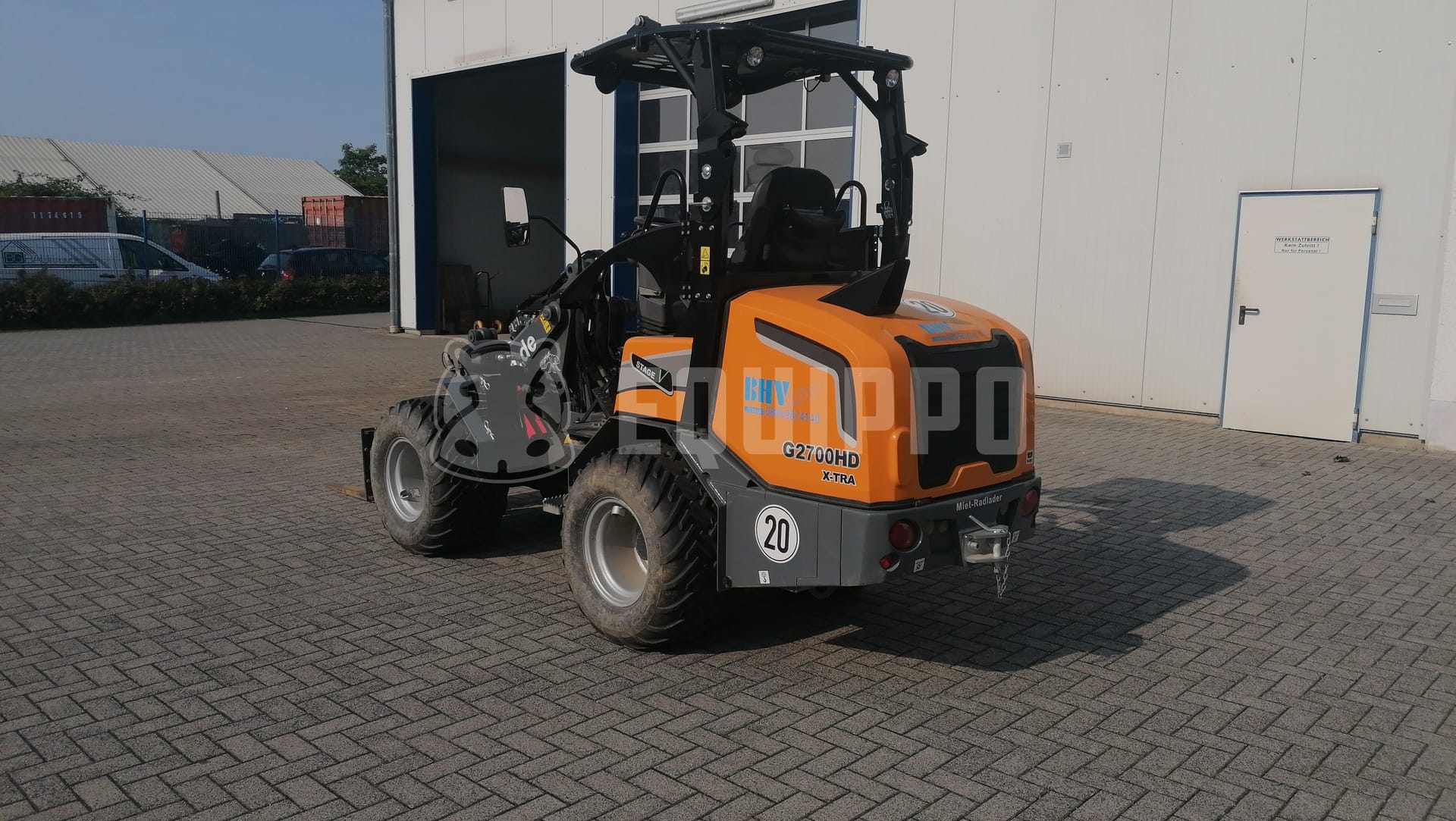 GIANT G2700 X-tra HD with loader bucket and palletfork - - Used Wheel Loader