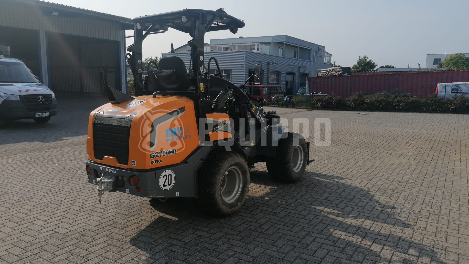 GIANT G2700 X-tra HD with loader bucket and palletfork - - Used Wheel Loader