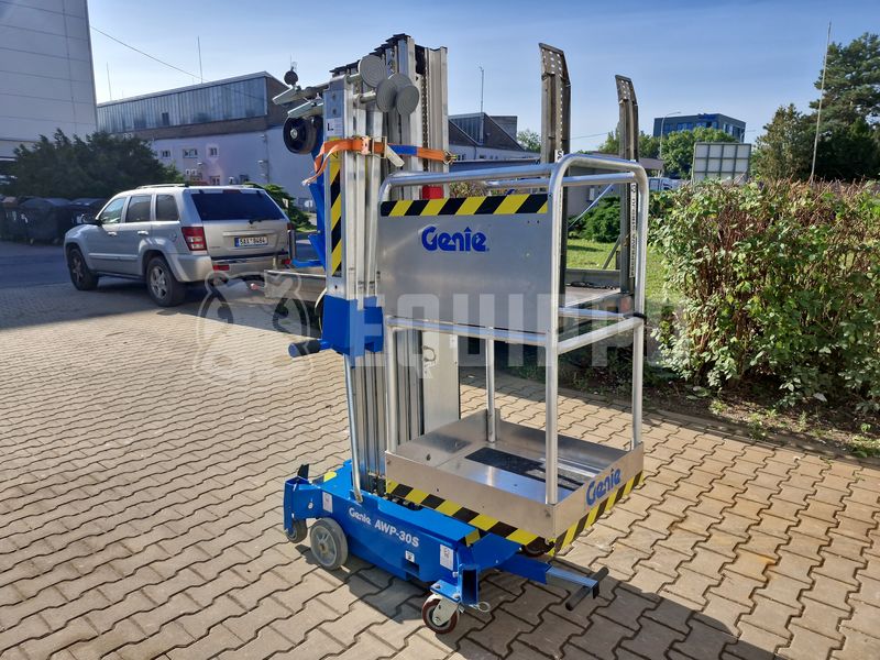 Genie AWP 30 S (9m) - - Używany Podnośnik masztowy pionowy