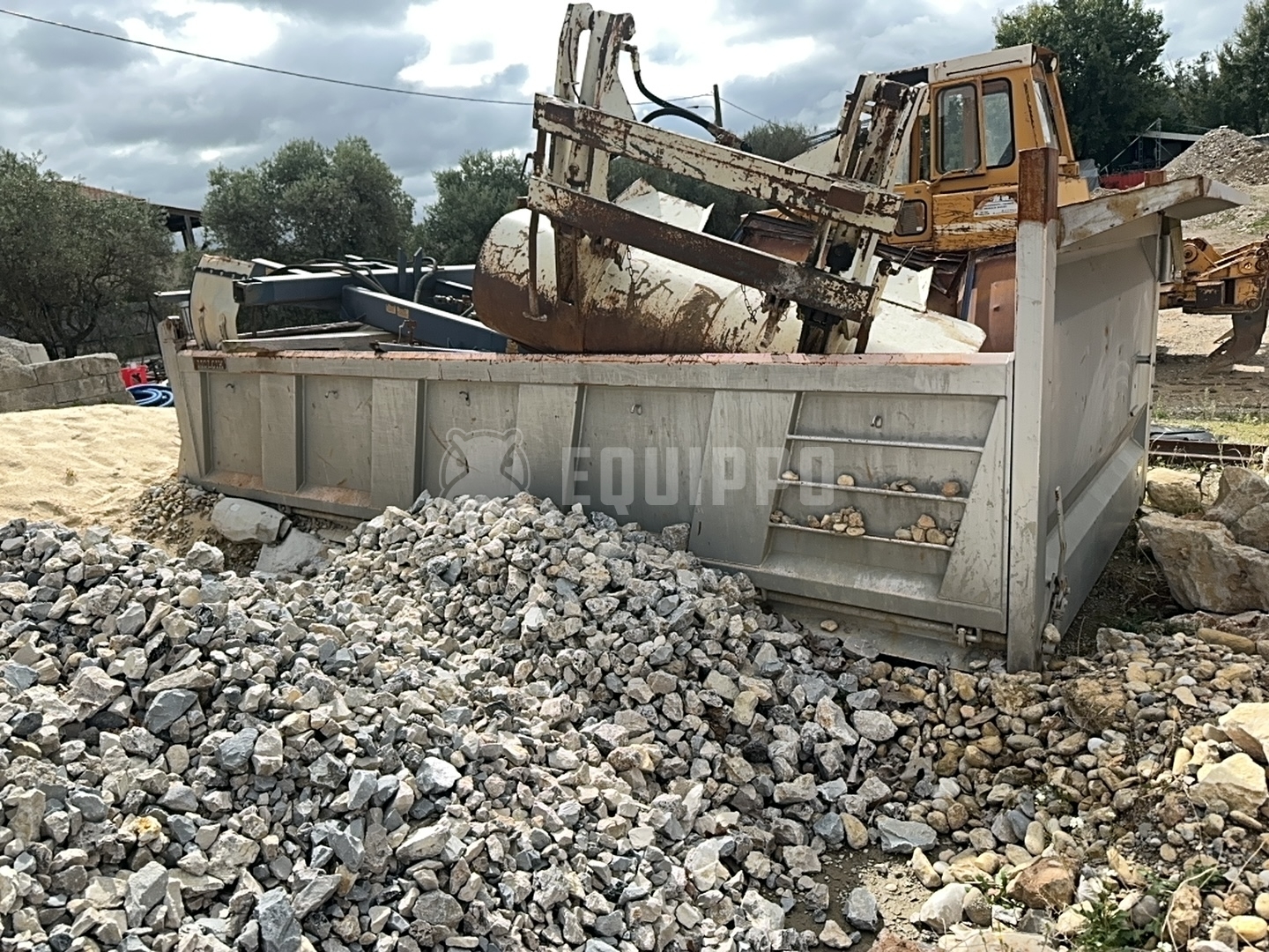 MOLCIK Tipper trailer  - - Semirremolque Volquete Usada