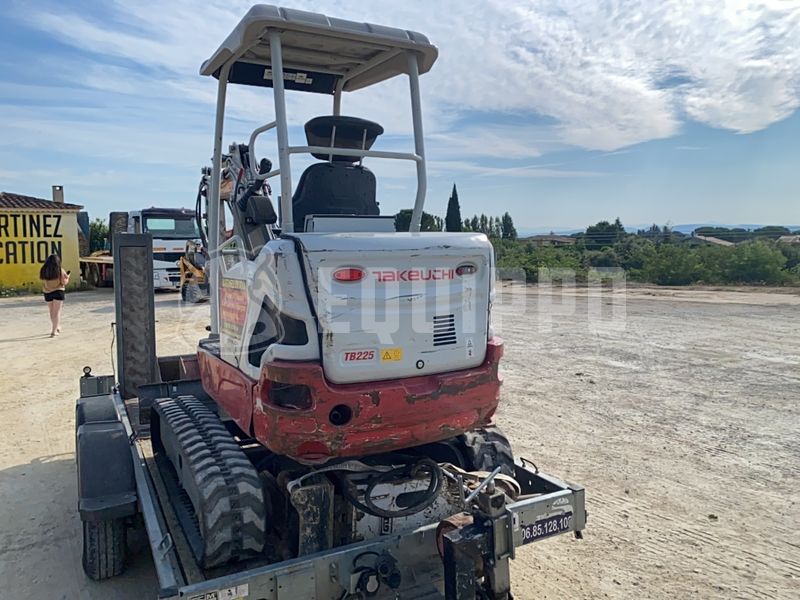 2018 TAKEUCHI TB225-44334376