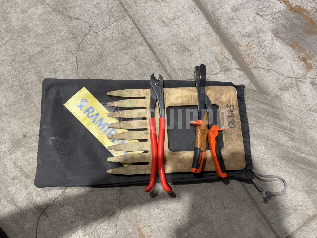 Generic SET FOR NET FENCE INSTALLATION Welded mesh fence tensioning kit - - Used Small Equipment