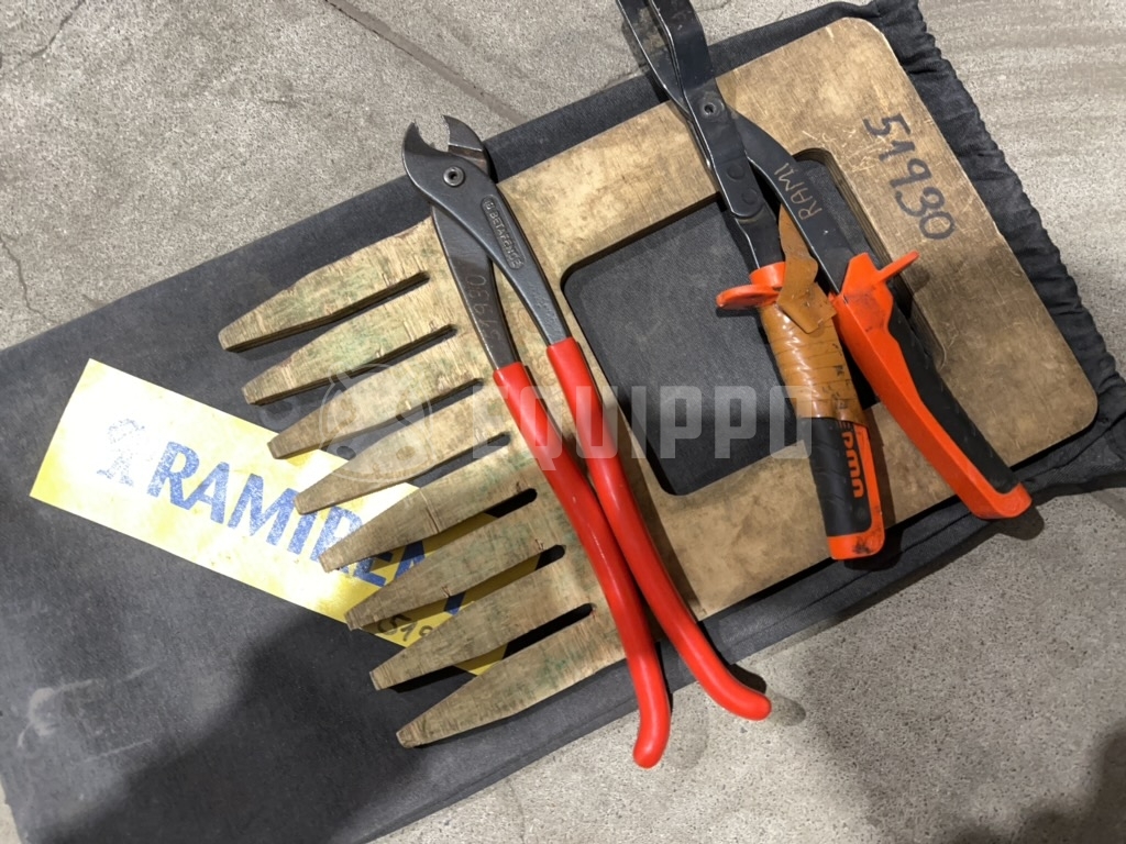 Generic SET FOR NET FENCE INSTALLATION Welded mesh fence tensioning kit - - Used Small Equipment