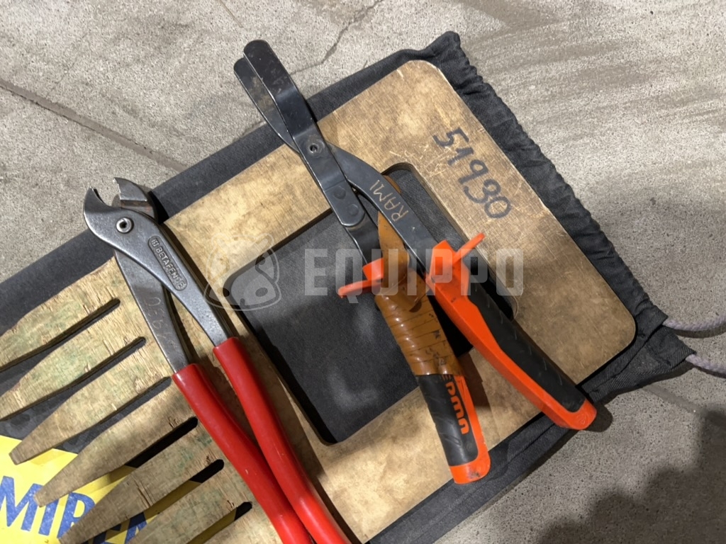 Generic SET FOR NET FENCE INSTALLATION Welded mesh fence tensioning kit - - Used Small Equipment