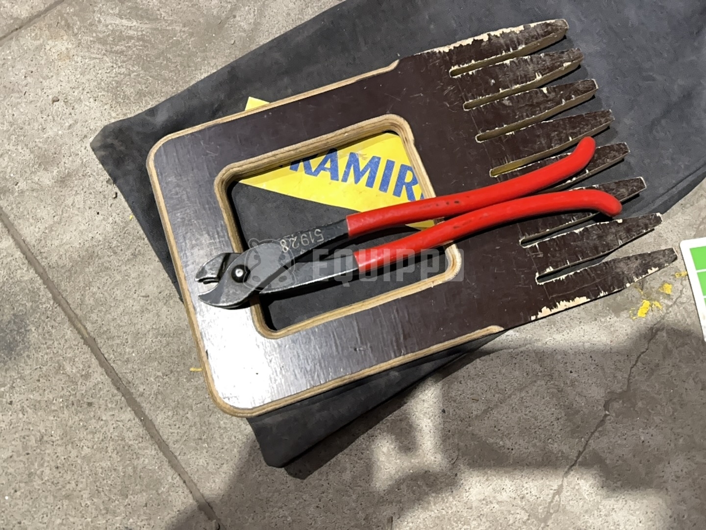 Generic SET FOR NET FENCE INSTALLATION Welded mesh fence tensioning kit - - Used Small Equipment