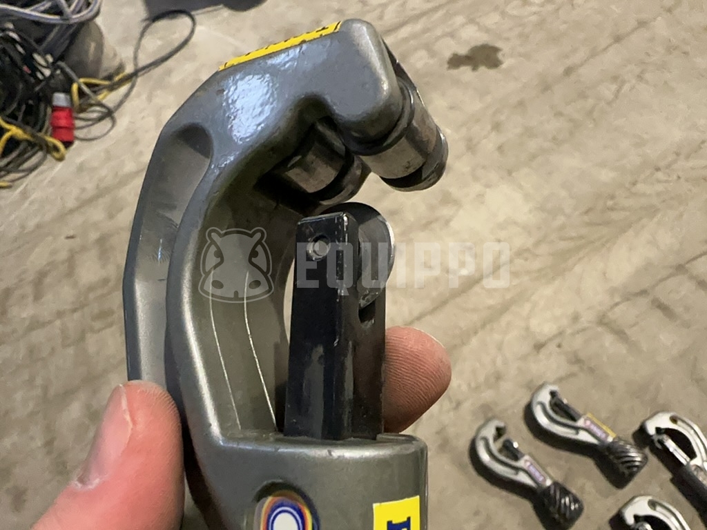 HENCO WHEEL CUTTER FOR PIPES Pipe cutter, rotatable - - Used Small Equipment