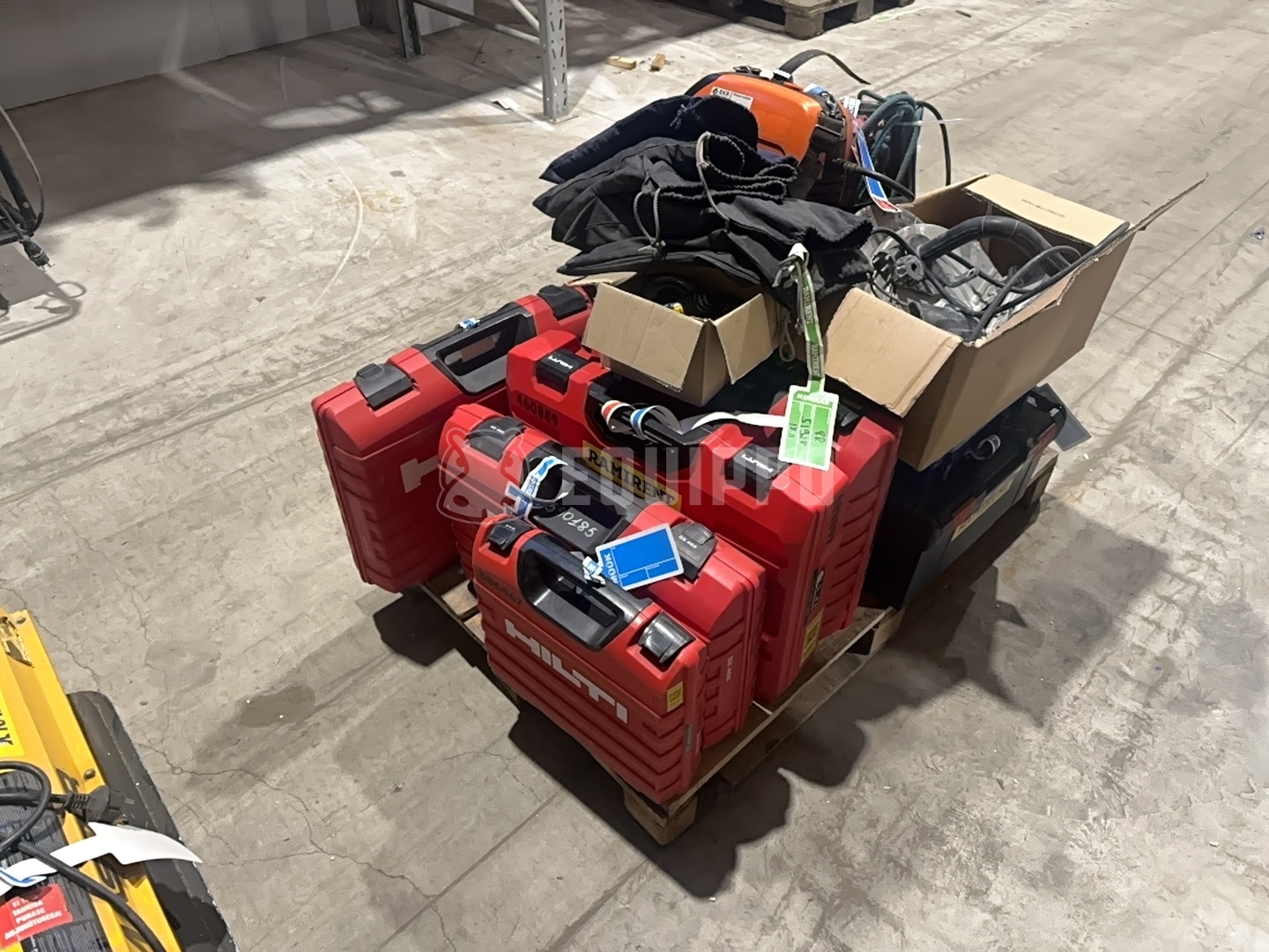 Pallet 25-Piece Contractor Power Tools - Cutting and Drilling Tools - - Used Small Equipment