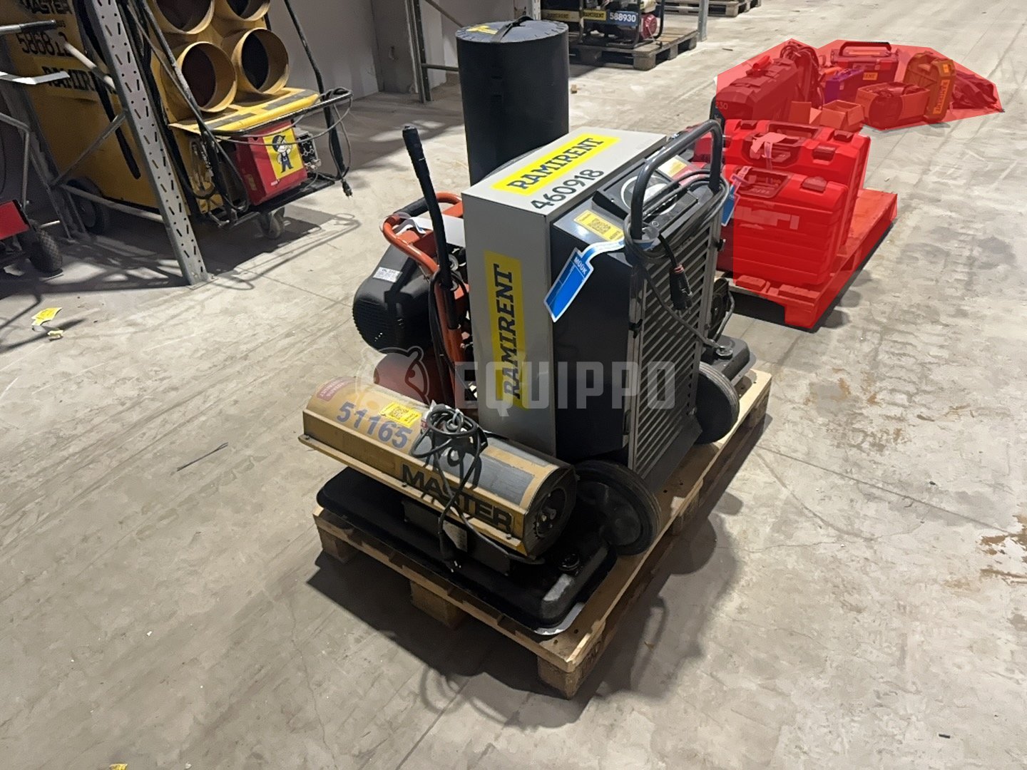 Pallet Construction Site Support Pallet – Heater, Light Mast, Dehumidifier & Compressor - - Maquinaria Pequeña Usada