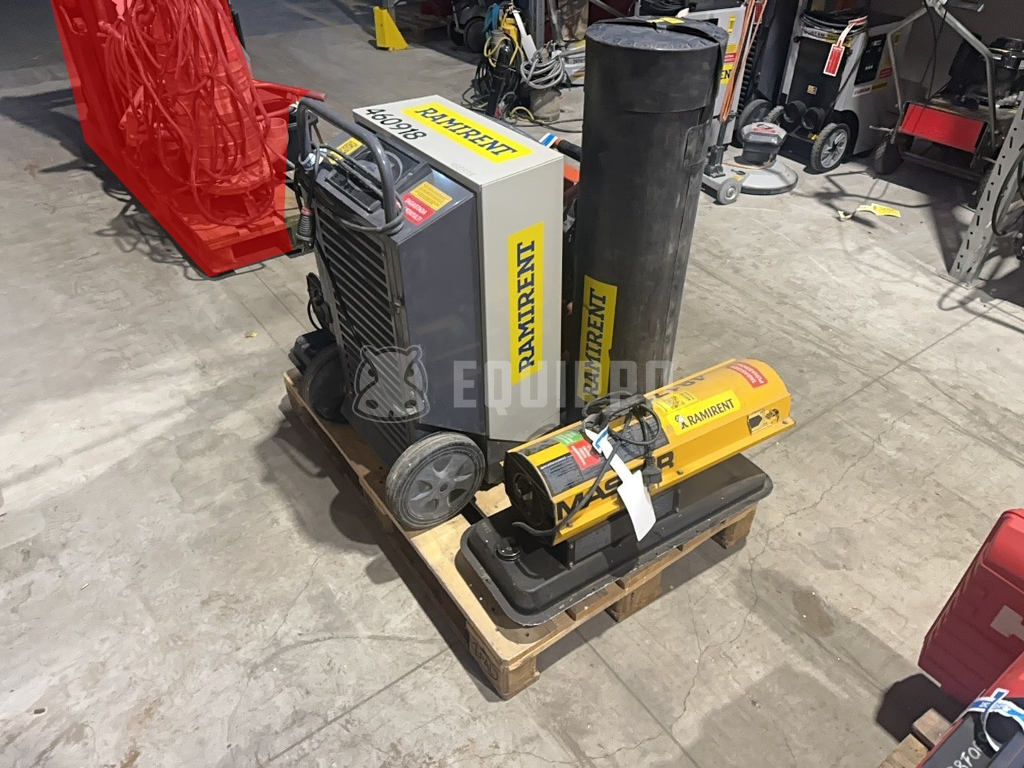 Pallet Construction Site Support Pallet – Heater, Light Mast, Dehumidifier & Compressor - - Maquinaria Pequeña Usada