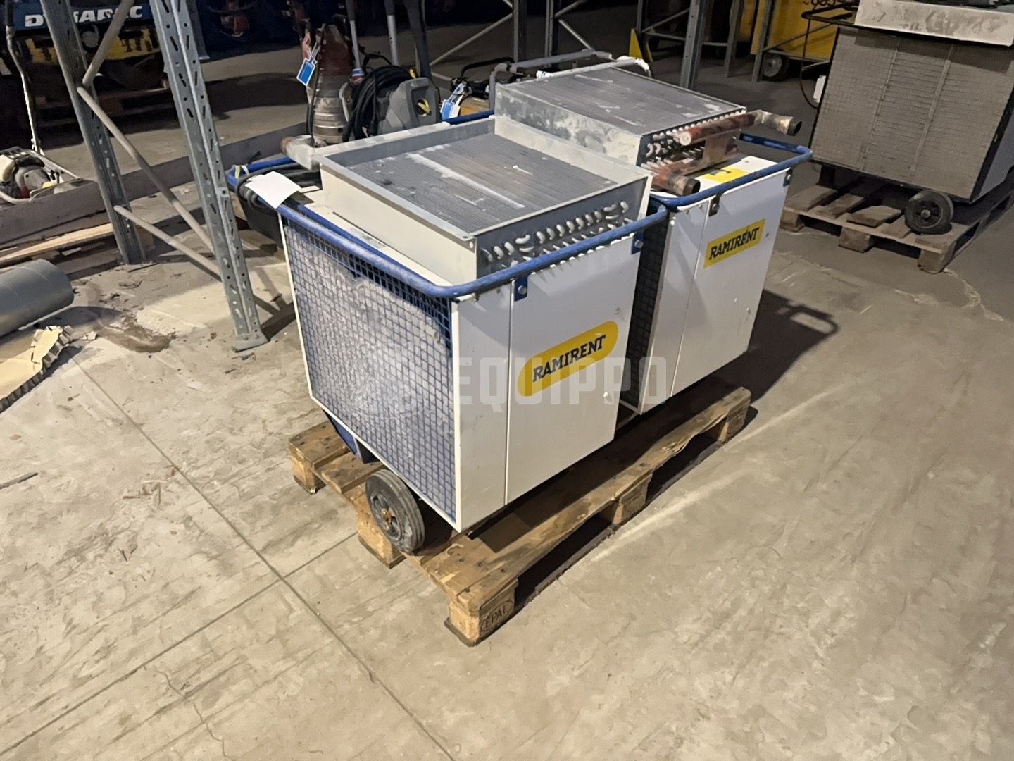 Pallet Polartherm WH50 – 3-Unit Hot Water Heater Pallet (230 V) - - Maquinaria Pequeña Usada