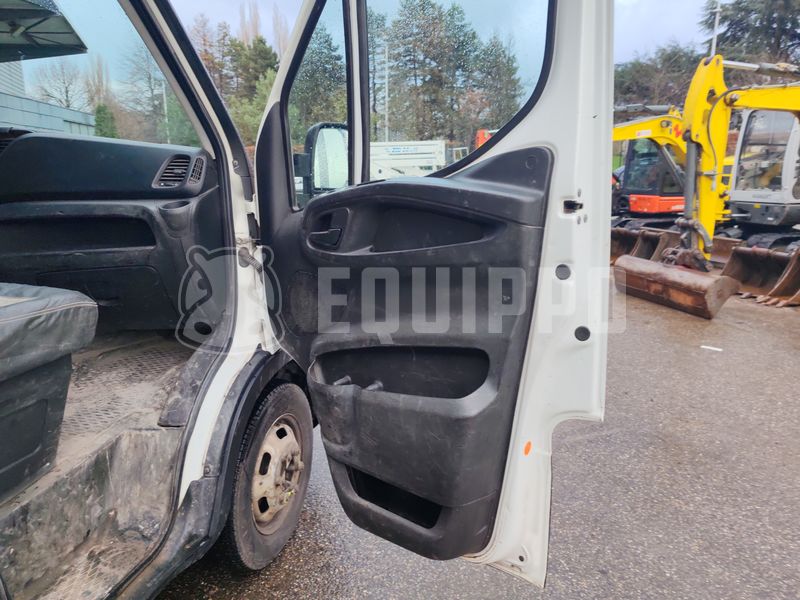 2016 Iveco 35C13-48643942