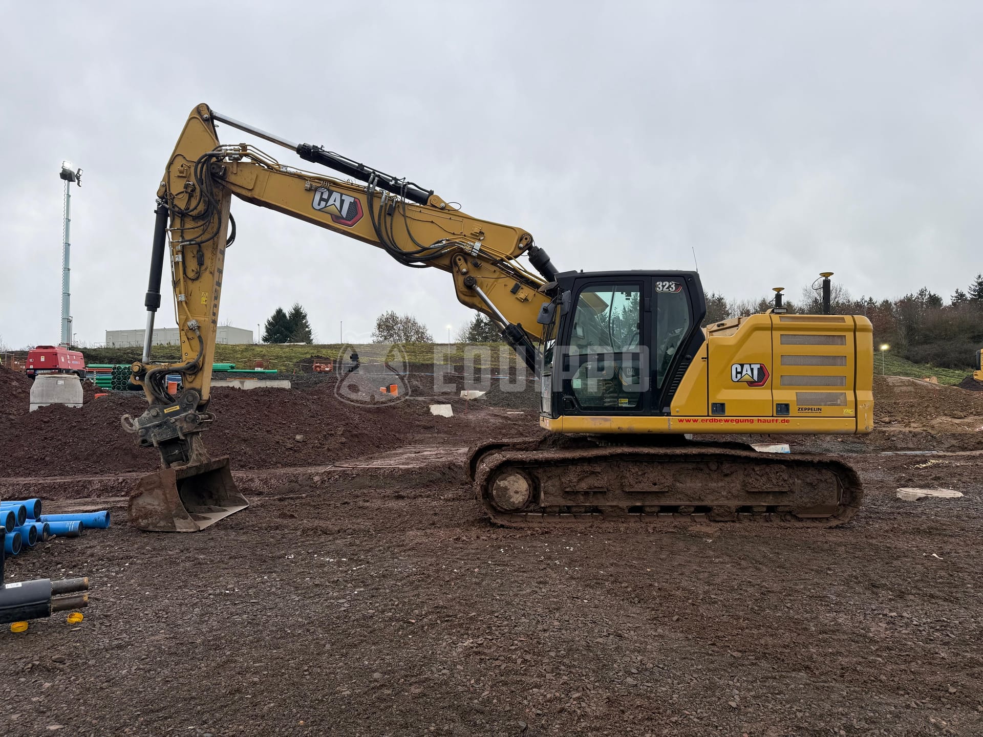 Caterpillar 323  - - Used Tracked Excavator