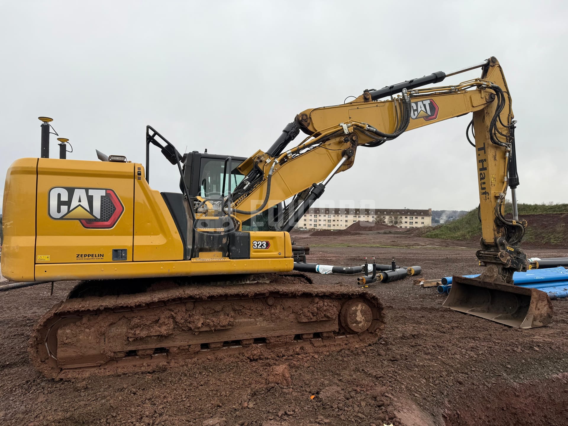 Caterpillar 323  - - Used Tracked Excavator