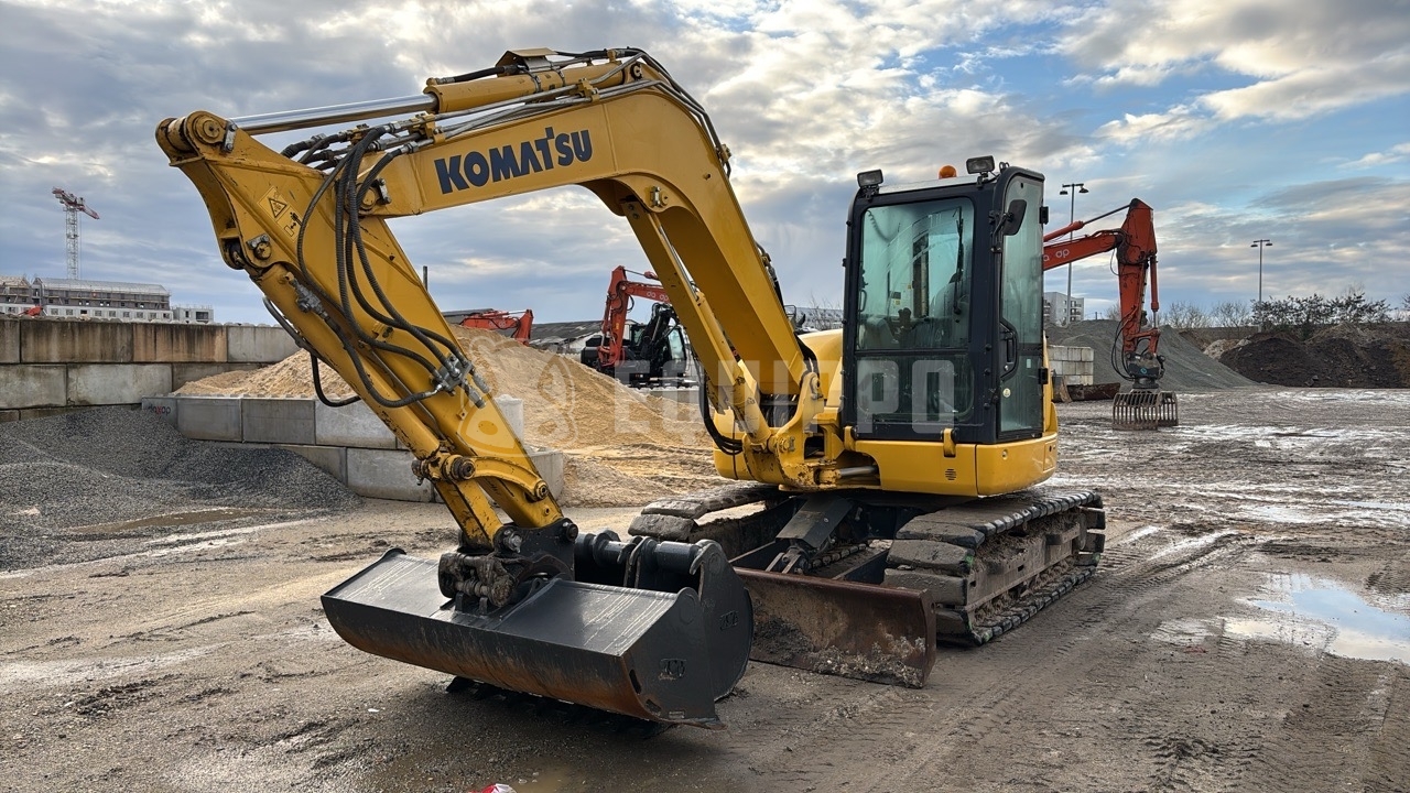 Komatsu PC80MR-5E0 with 3 excavator buckets - - Used Midi Excavator 7t - 12t
