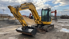 Komatsu PC80MR-5E0 z 3 łyżkami koparki - Left Front in Polish translates to "Lewy Przód". - Używany Midi Koparka 7t - 12t