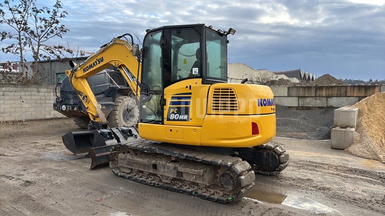 Komatsu PC80MR-5E0 with 3 excavator buckets - - Used Midi Excavator 7t - 12t