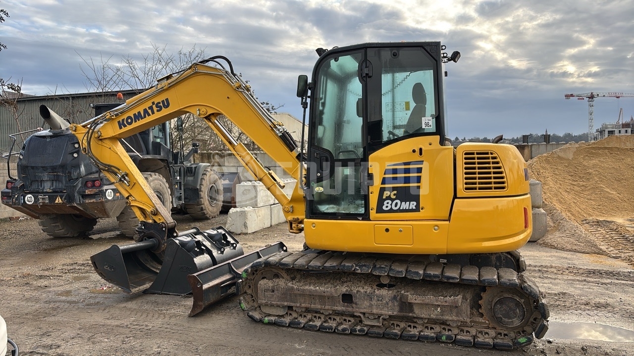 Komatsu PC80MR-5E0 with 3 excavator buckets - - Used Midi Excavator 7t - 12t