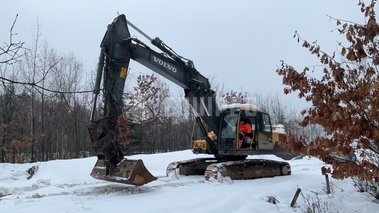 Volvo EC250DNL with 3 excavator buckets - - Used Tracked Excavator