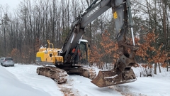 Picture of the Volvo EC250DNL with 3 excavator buckets