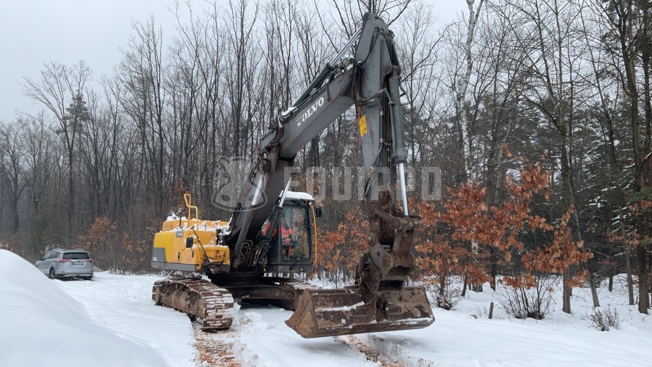 Volvo EC250DNL with 3 excavator buckets - - Used Tracked Excavator
