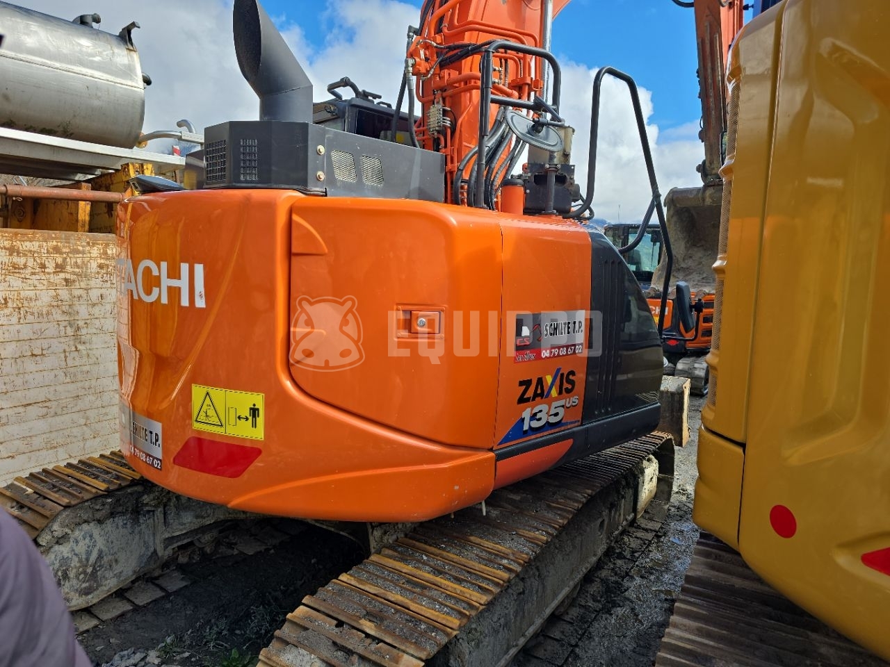 Hitachi zx135Us-6 - - Excavadora de cadenas Usada