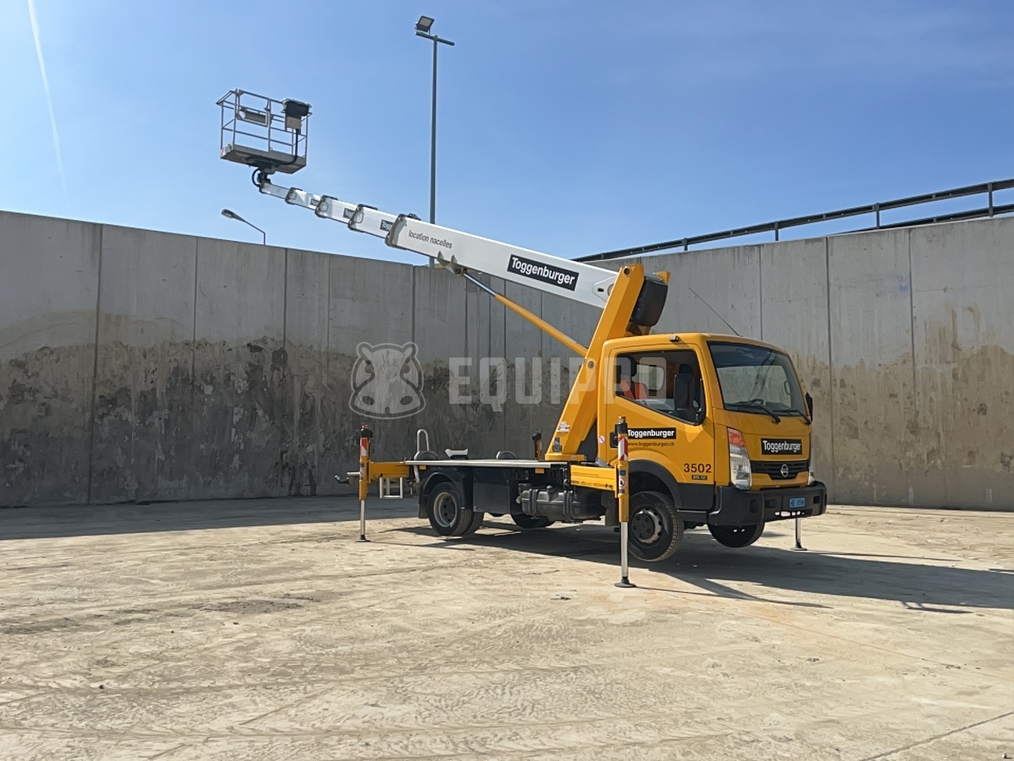 Palfinger P260B (26m) sur Nissan 3,5 tonnes - - Camion nacelle d’Occasion