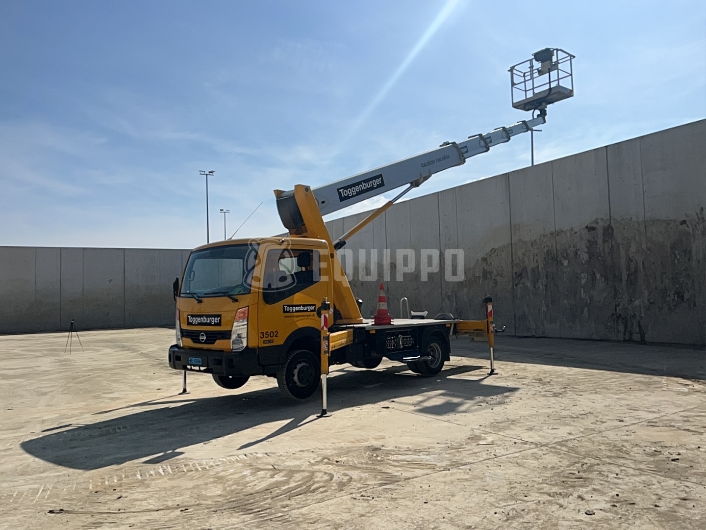 Palfinger P260B (26m) sur Nissan 3,5 tonnes - - Camion nacelle d’Occasion