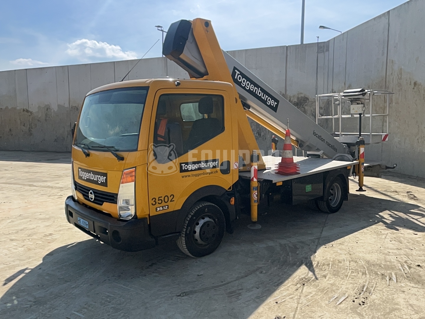 Palfinger P260B (26m) sur Nissan 3,5 tonnes - - Camion nacelle d’Occasion