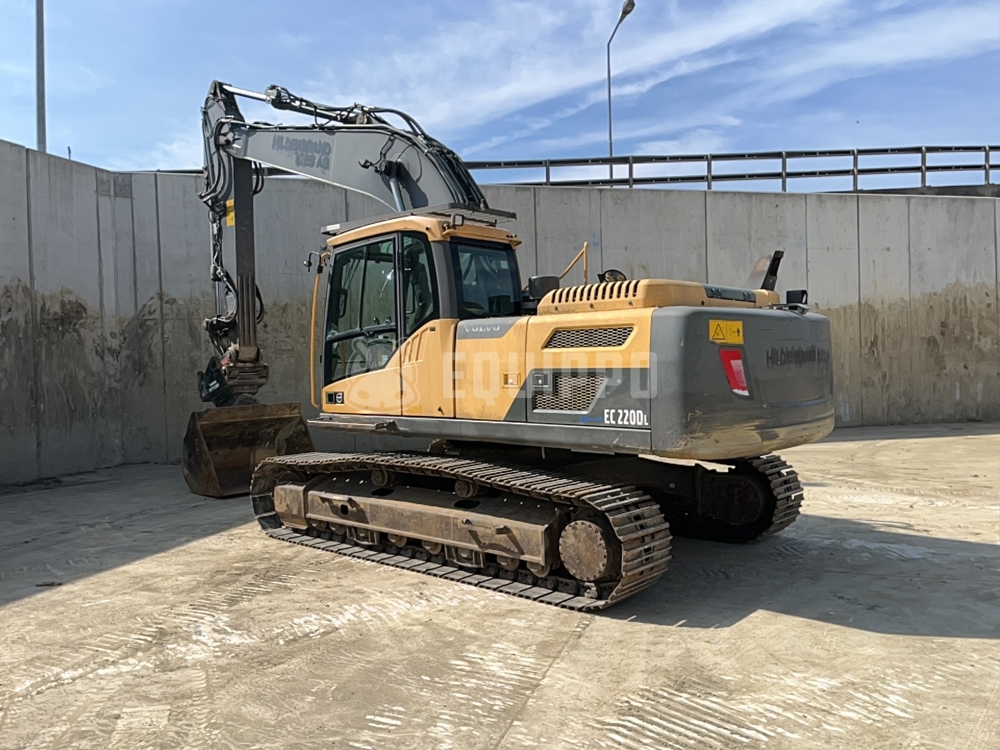 Volvo EC220DL sans godet sans Oilquick - - Pelle sur chenilles d’Occasion